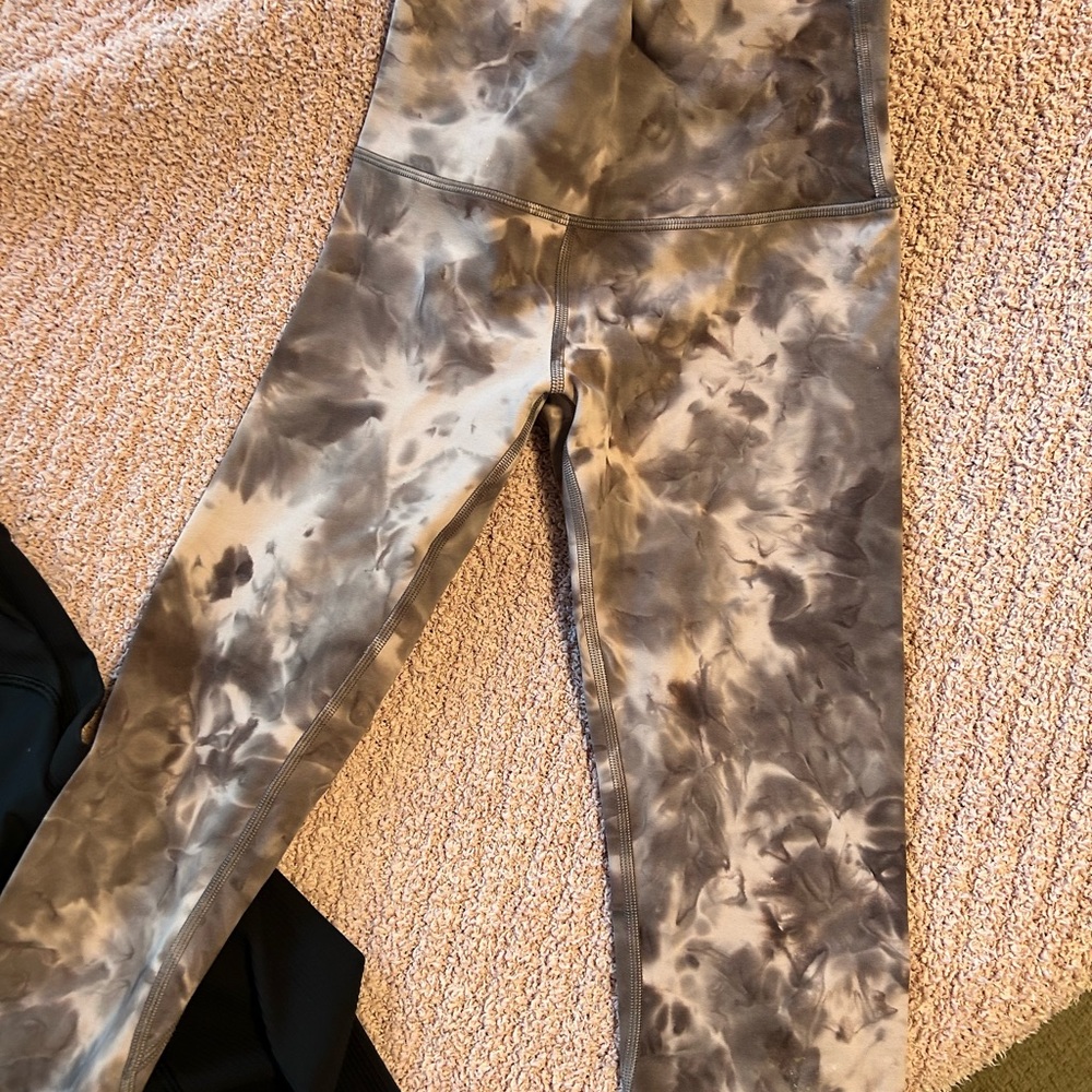 Lululemon bundle - Picture 6 of 7